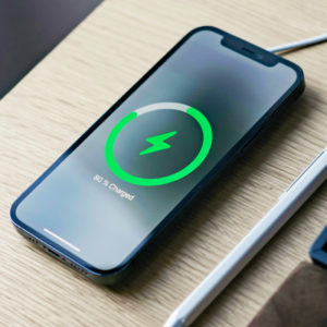 KeenBox : prises de recharge intégrées pour vos téléphones